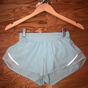 lululemon hotty hot shorts size 2, 2.5 inseam